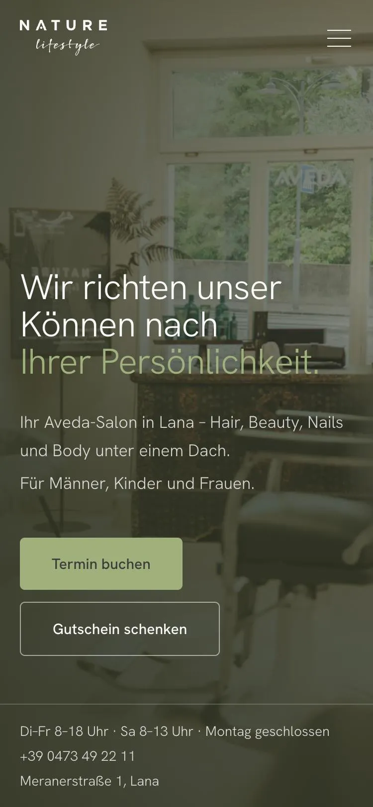 Startseite von Nature Lifestyle am Handy: „Wir richten unser Können nach Ihrer Persönlichkeit.“ über dem Salon